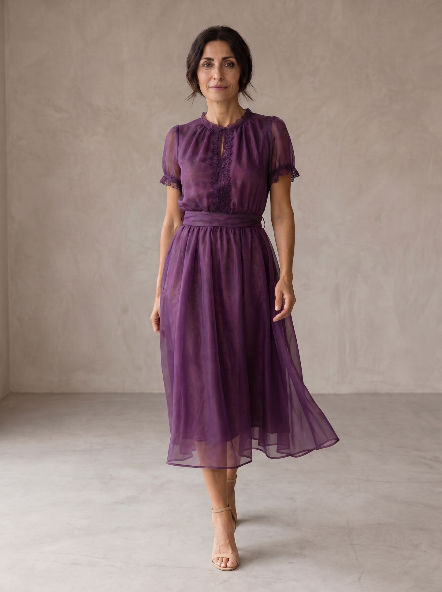 Flavia | Maxi Vestido con Escote de Gota y Ribete de Encaje de Gasa